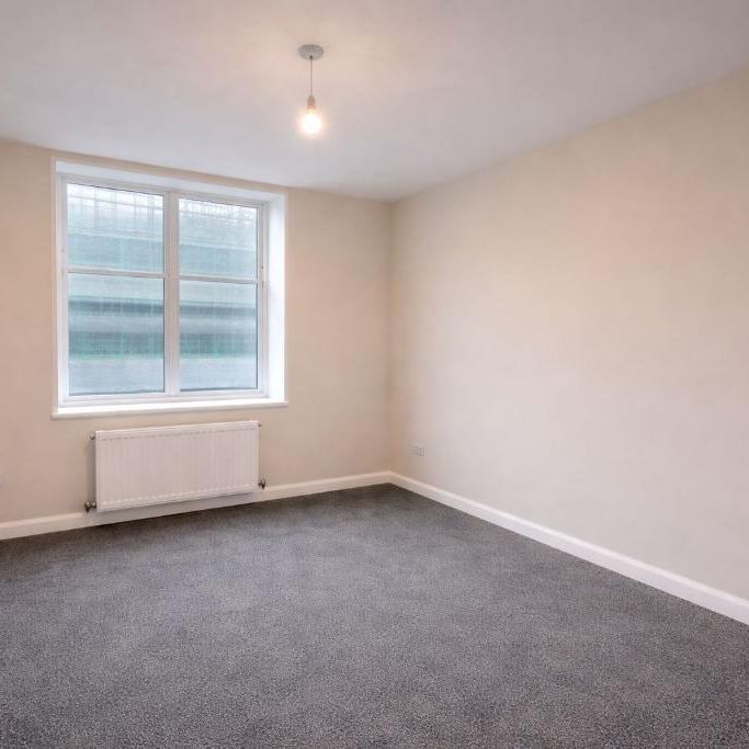 4 bedroom flat to rent - Photo 1