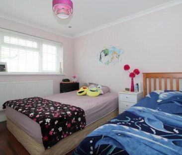 4 bedroom detached house to rent - Photo 5