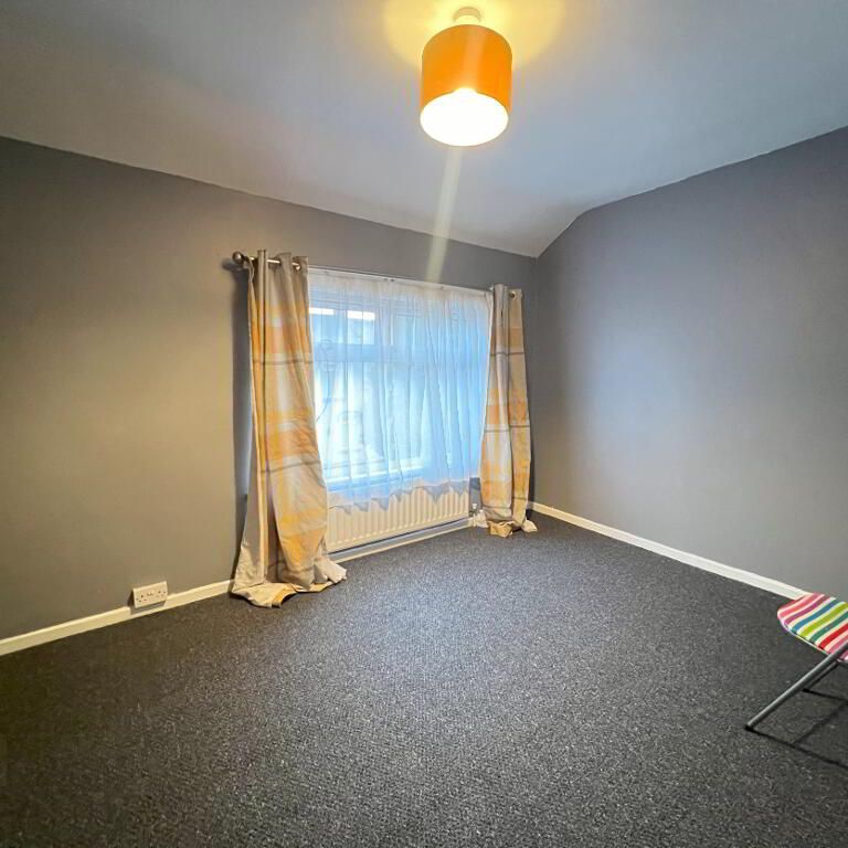 28 Benson Street, Lisburn, BT28 2BG - Photo 1