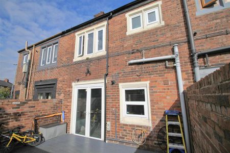 3 bedroom terraced house to rent - Photo 4