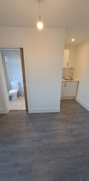 Studio Flat, Rimrose Road, L20 - Photo 2