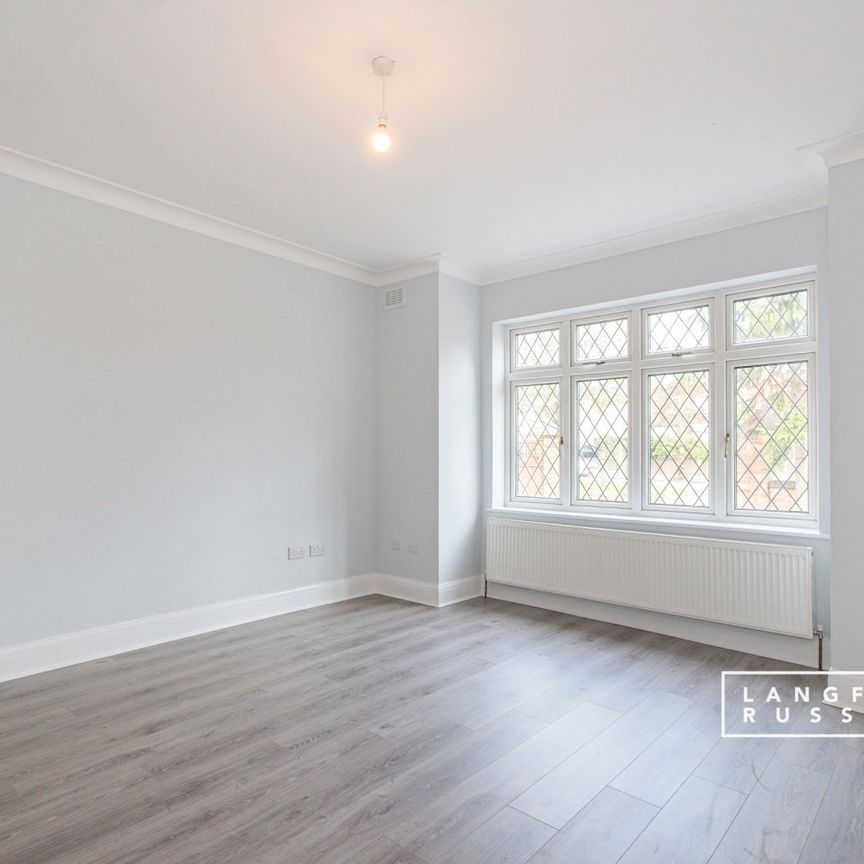 Terraced House to rent - Footscray Road, London, SE9 - Photo 1