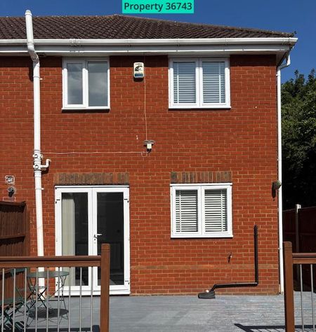 2 bedroom end of terrace house to rent - Photo 5