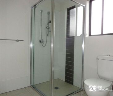 BEAUTIFULLY PRESENTED GROUND FLOOR UNIT - 2 BEDROOM 1 BATHROOM 1 CA... - Photo 5