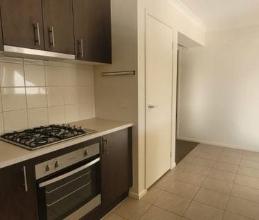 Family Comfort in Prime Carrum Downs Court - Photo 5