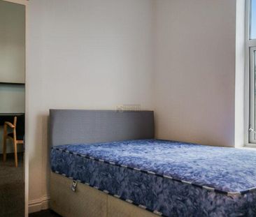 4 bedroom terraced house to rent - Photo 5