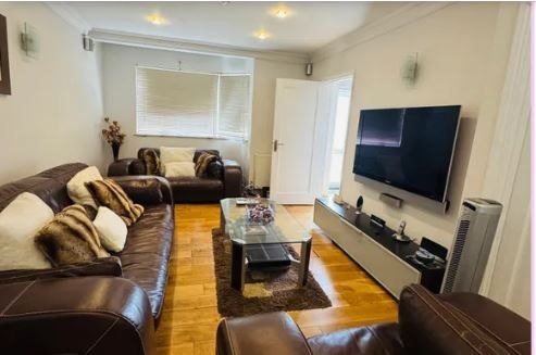 3 Bed Semi-Detached House, Rannock Avenue, NW9 - Photo 1