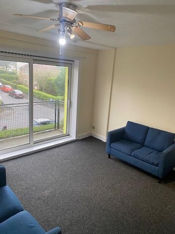 2 bedroom flat to rent - Photo 2