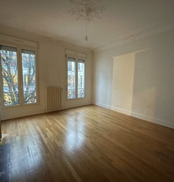 Appartement • Saint Philippe du Roule - Photo 2