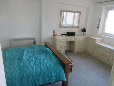 2 bedroom flat to rent - Photo 3