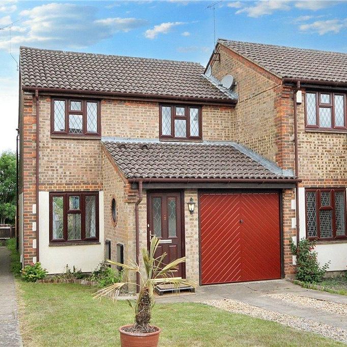 3 bedroom end of terrace house to rent - Photo 1