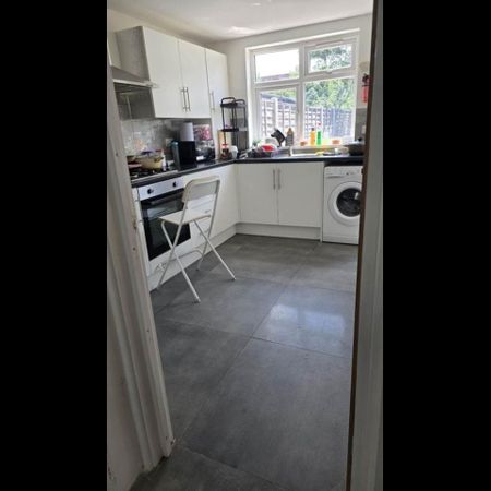 Room in a Shared Flat, Milton Avenue, E6 - Photo 4