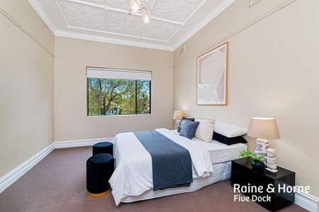 Superb 5 Bedroom Family Home | Extra Convenient Location - Photo 5