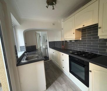 3 bedroom end of terrace house to rent - Photo 4