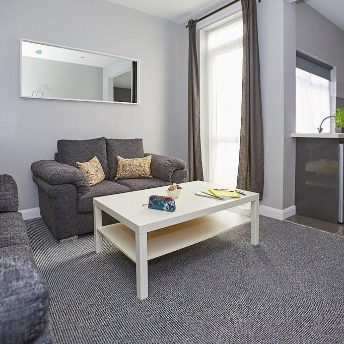 4 bedroom terraced house to rent - Photo 1