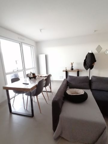Location Appartement 2 pièces 50m² MONTAIGU VENDEE 85600 - Photo 2