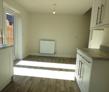 3 bedroom semi-detached house to rent - Photo 6