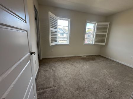 For Lease - 49 Queens Mary Drive, Hamilton, Ontario - Photo 5