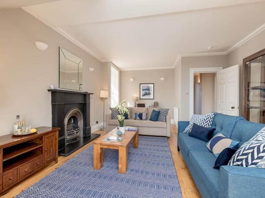 3 bedroom flat to rent - Photo 1