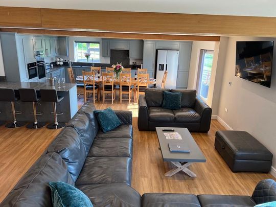 4 bedroom detached house to rent - Photo 1