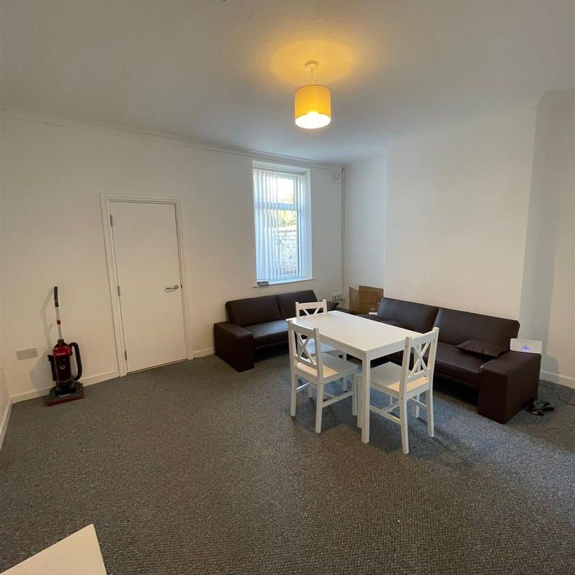 1 bed house share to rent in Colbran Street, Burnley, BB10 - Photo 1