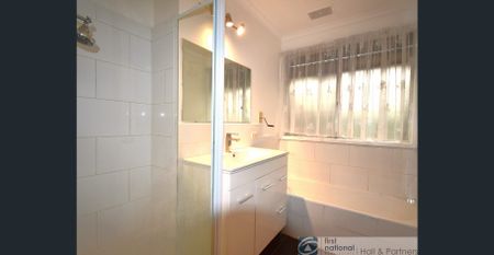 4 Bedroom house in a great location - Photo 4