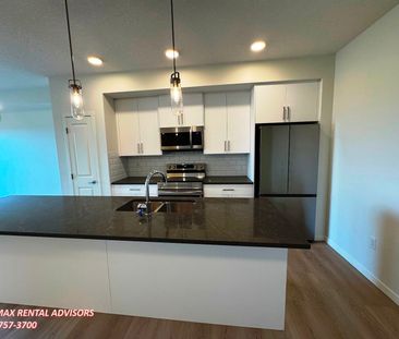 BRAND NEW MOUNTAIN VIEW 1 BED 1 BATH 3RD-FLOOR APARTMENT WITH ON-SI... - Photo 3