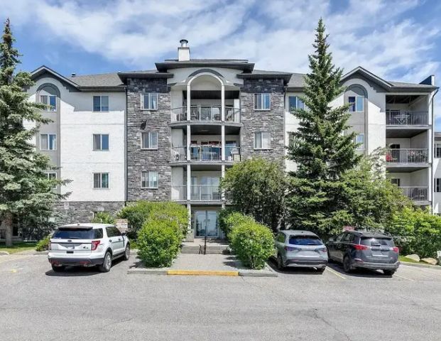 2 Bedroom, 2 Bathroom top floor unit | 515 - 55 Arbour Grove Close Northwest, Calgary - Photo 1