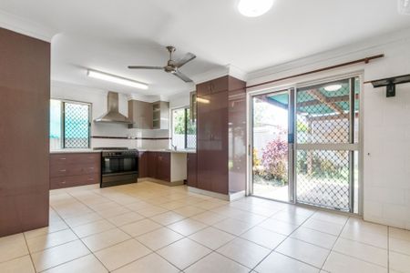 Charming 4-Bedroom Home in Thuringowa Central - Photo 3