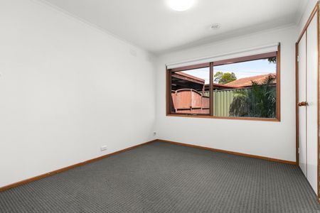 27 Valewood Drive, Kealba VIC 3021 - Photo 2