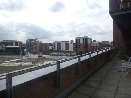 2 bedroom flat to rent - Photo 2