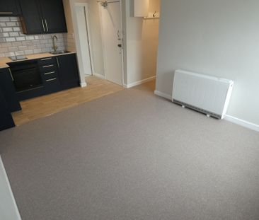 2 bed Apartment - To Let - Photo 2