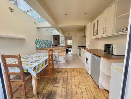 1 bedroom in a house share to rent - Photo 3