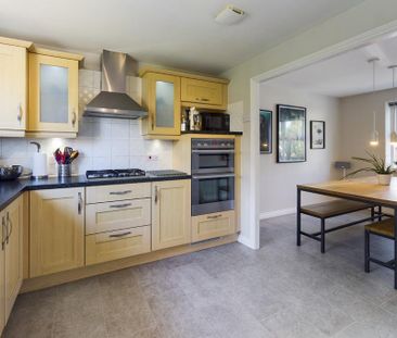 4 bedroom semi-detached house to rent - Photo 2