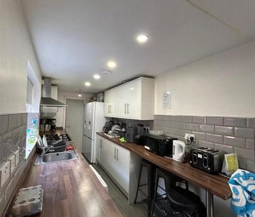 1 bedroom in a house share to rent - Photo 5