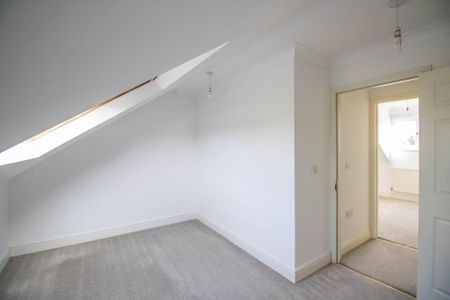 4 bedroom end of terrace house to rent - Photo 4