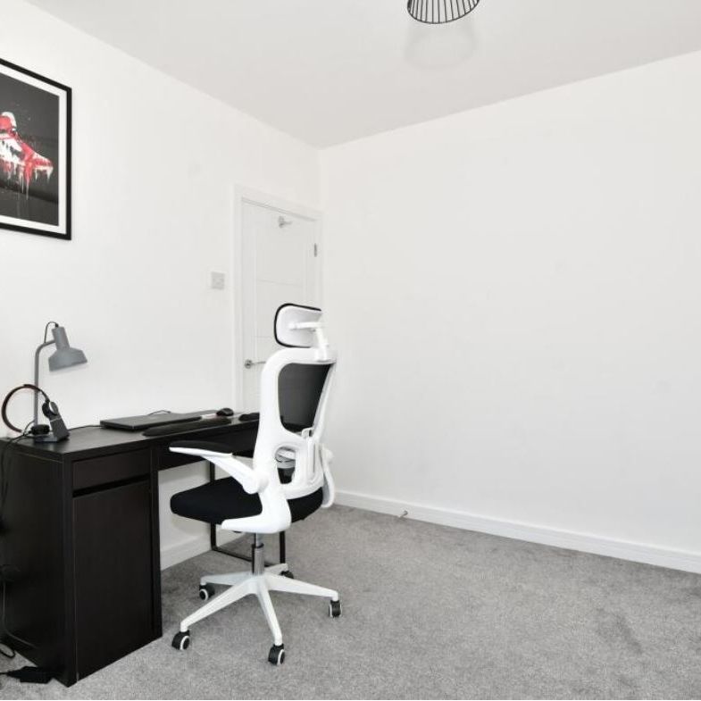 3 bedroom end of terrace house to rent - Photo 1