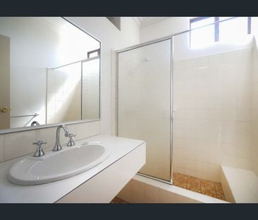 Two Bedroom Apartment with City & River Views - Photo 6