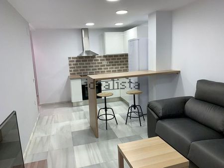 Alquiler de piso en Centro - Photo 2