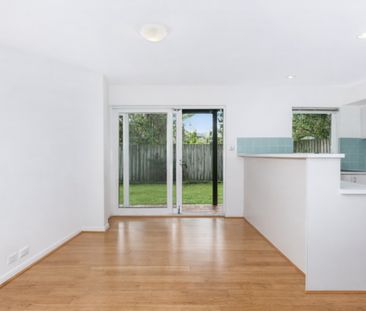 Quiet Family Home & Lock-up Garage - Photo 5