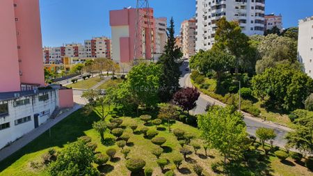 Apartamento T2 Remodelado em Odivelas – Modernidade e Conveniência Próximas ao Metro - Photo 5