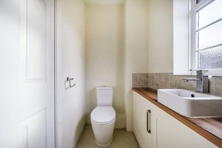 3 bedroom detached house to rent - Photo 3