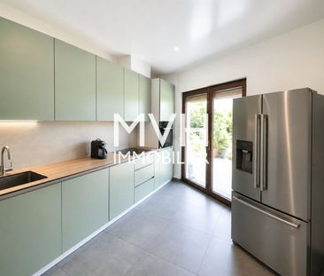 Architect's villa 9 rooms in a green setting - Photo 1