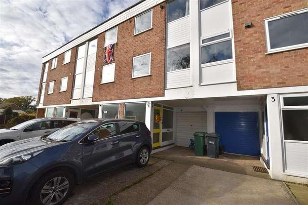 Cranbourne Close, Horley, RH6 - Photo 1