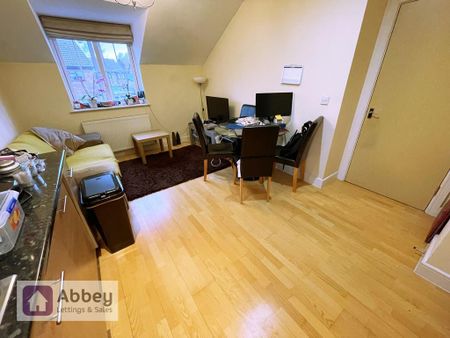 2 bedroom flat to rent - Photo 2