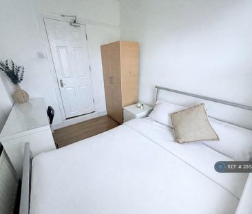 1 bedroom in a house share to rent - Photo 3