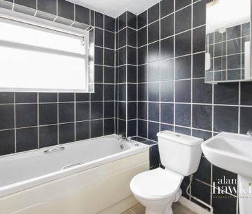 3 bedroom semi-detached house to rent - Photo 6