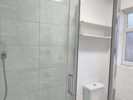 Bell Close Room 6 - Photo 1