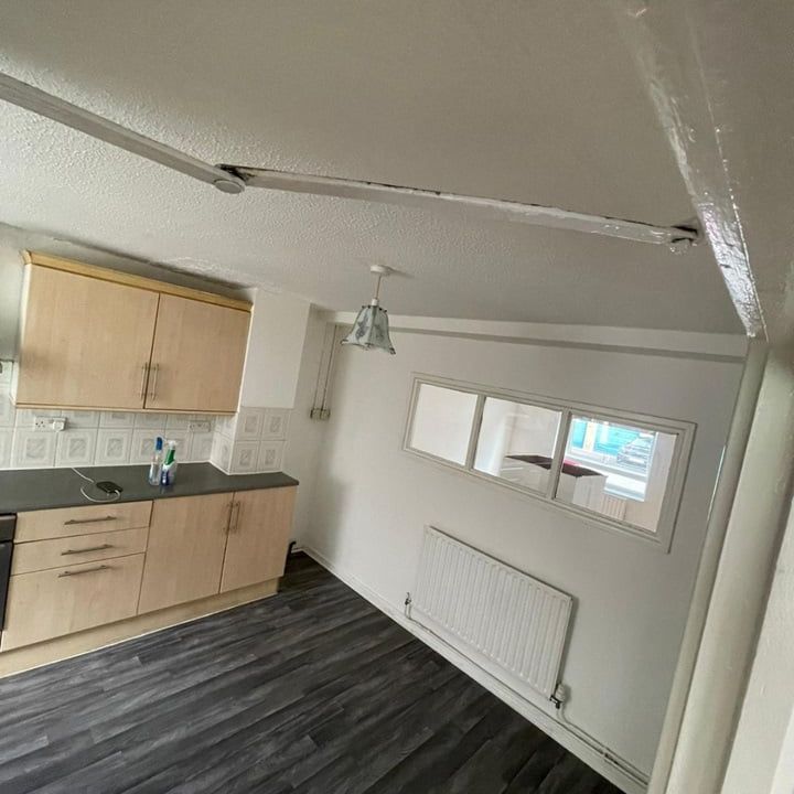 3 Bed Flat, High Road, N11 - Photo 1