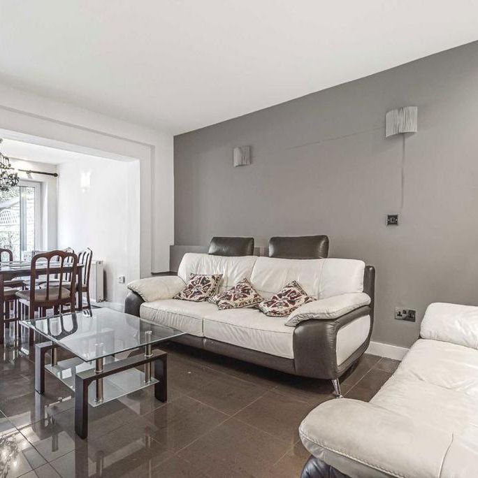 4 bedroom terraced house to rent - Photo 1